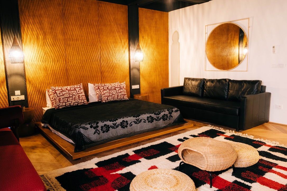 Cozy Moroccan comfort room with traditional tadelakt bathroom, warm earth tones, handcrafted details, intimate lighting.