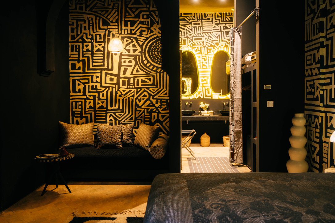 Traditional Moroccan tadelakt bathroom with Italian shower, natural stone, warm lighting, luxury hotel amenities